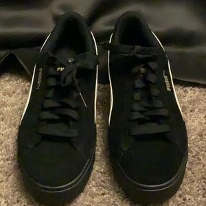 Gently worn puma platform sneakers